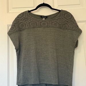 Cable & Gauge Women's Knit Top in Gray